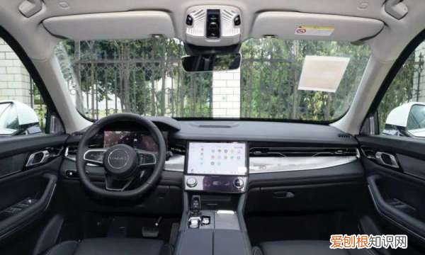 添越和卡宴一个平台，与豪华车同平台的车型