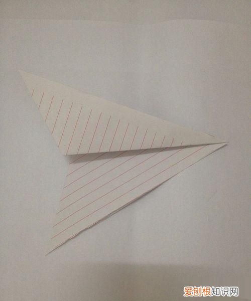 纸飞机重心怎么找,纸飞机怎么画简单好看