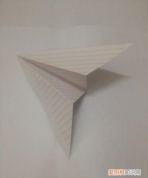 纸飞机重心怎么找,纸飞机怎么画简单好看