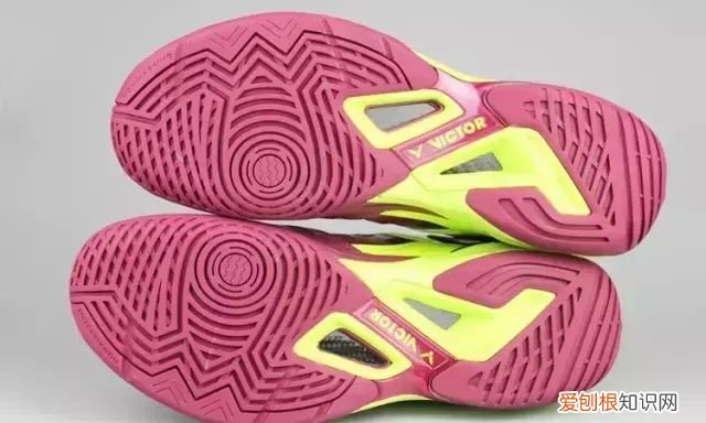 羽毛球鞋为什么硬得一塌糊涂