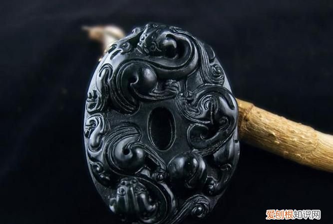 怎么清理玉上的脏东西，玉石上的黑色污垢怎么去掉