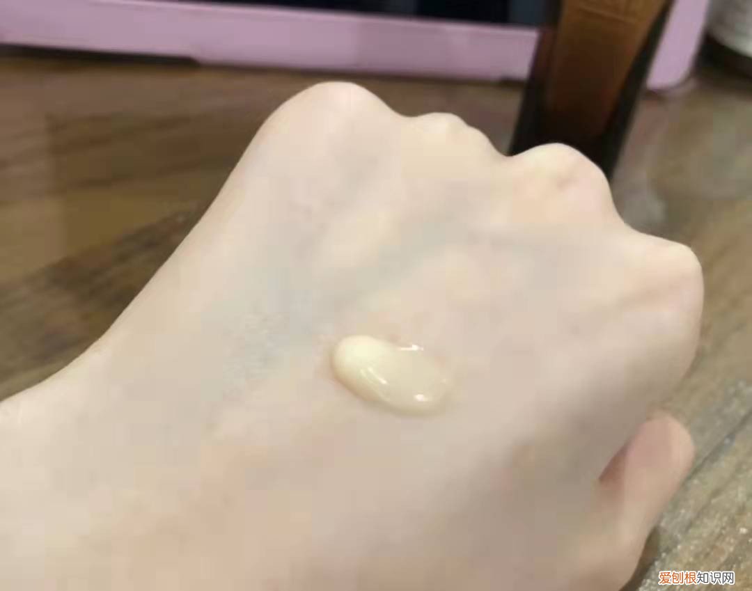 雅诗兰黛精华液好用吗？