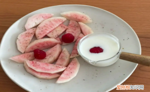 水蜜桃怎么吃才好吃，水蜜桃怎么吃 这样吃更好看