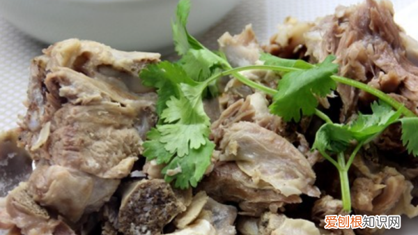 手扒羊肉的做法，正宗宁夏手抓羊肉做法只放盐