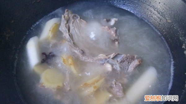 手扒羊肉的做法，正宗宁夏手抓羊肉做法只放盐