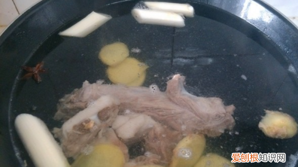 手扒羊肉的做法，正宗宁夏手抓羊肉做法只放盐