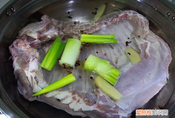 手扒羊肉的做法，正宗宁夏手抓羊肉做法只放盐