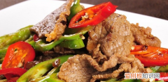 怎么炒猪肉片更鲜嫩，爆炒猪肉片的家庭做法