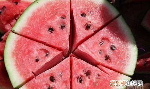 西瓜切开多久不能吃，怎么分辨西瓜切开多久了