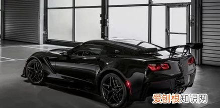 一个月没开的车要原地热车，汽车长时间不开原地热车可以吗