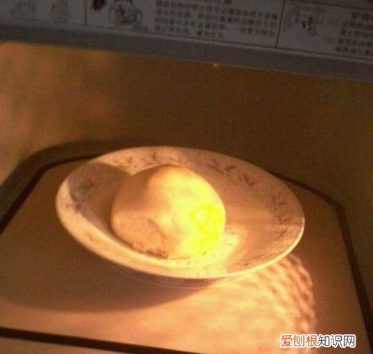 为什么微波炉热出来的馒头里面特别硬