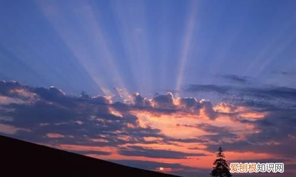 晚霞是怎样形成的，红色的晚霞到底是怎么形成的呢