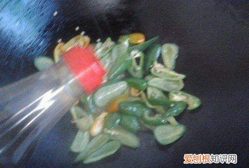 素炒红辣椒的做法，素炒辣椒怎么做好吃窍门