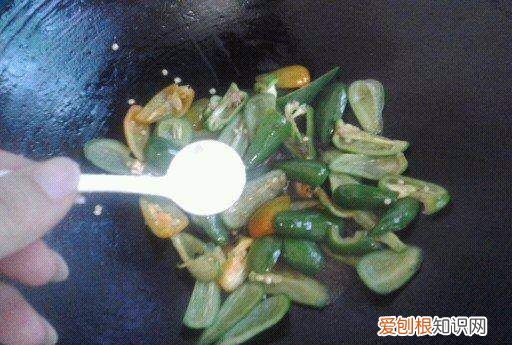 素炒红辣椒的做法，素炒辣椒怎么做好吃窍门