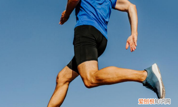 快速跑步的技巧有哪些，跑步跑得快的技巧视频