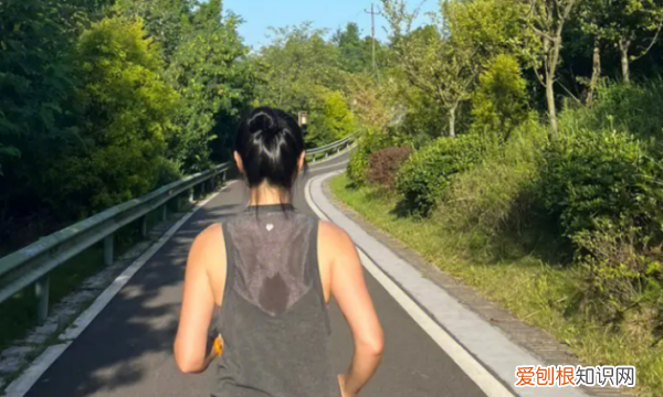 快速跑步的技巧有哪些，跑步跑得快的技巧视频