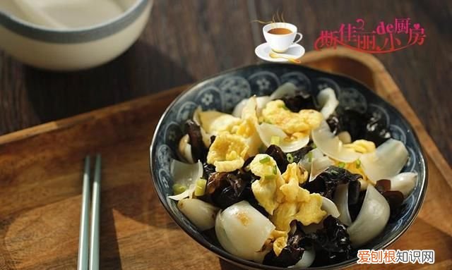 百合不要直接下锅炒了，牢记这一步，炒好的百合洁白不变色又好吃