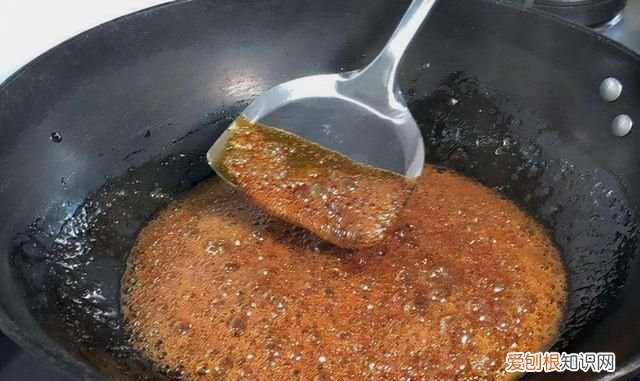 炒糖色到底是用水还是用油,炒糖色到底是用油还是水