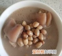 猪蹄炖花生下奶，猪蹄炖花生米下奶的做法