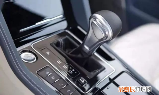自动挡挡位牌上的字母各代表什么 自动车挡位字母代表什么