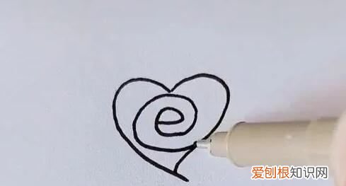 花瓣怎么画简单好看，玫瑰花花瓣怎么画简笔画