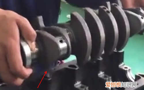 飞度曲轴螺丝怎么拆，发动机曲轴皮带轮拆卸