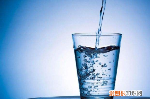 正常的一般一天喝几杯开水，人正常每天饮水量是多少毫升