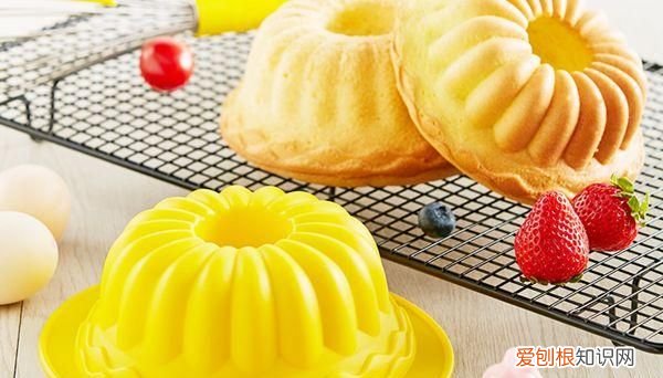 硅胶蛋糕模具安全吗?能不能直接放进烤箱里加热