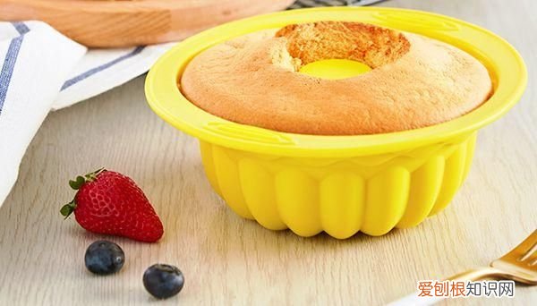 硅胶蛋糕模具安全吗?能不能直接放进烤箱里加热