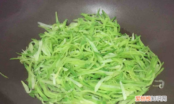清炒青萝卜的做法，青皮罗卜怎么炒好吃又简单