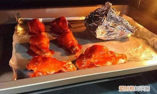 锡纸可以放烤箱,烤箱里可以放纸还有锡纸