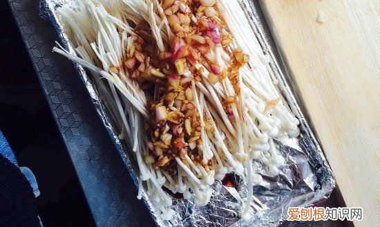 锡纸可以放烤箱,烤箱里可以放纸还有锡纸