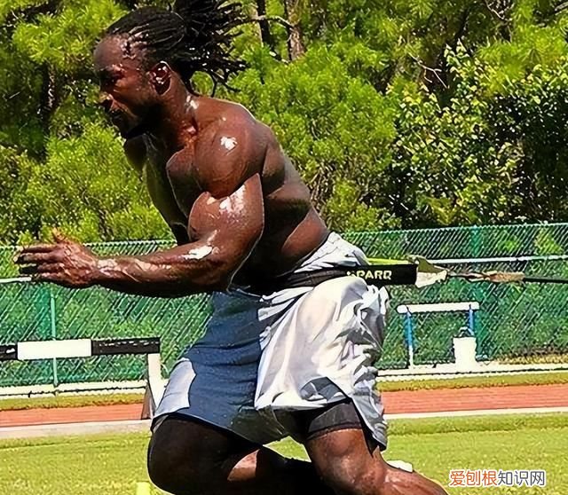 打不了橄榄球才去打篮球