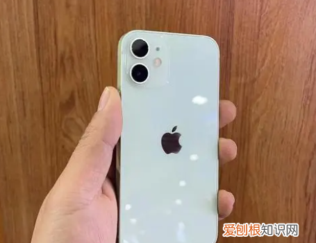 苹果12和华为p60哪个屏幕好