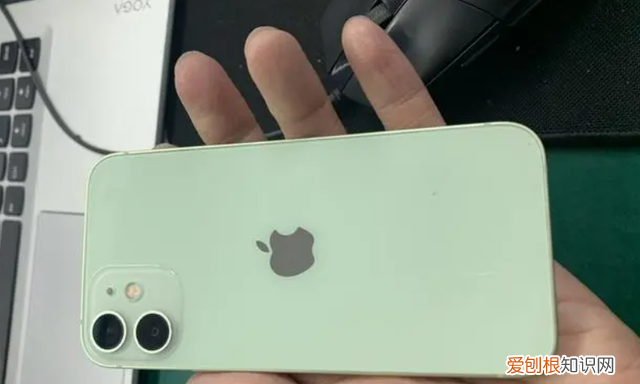 苹果12和华为p60哪个屏幕好