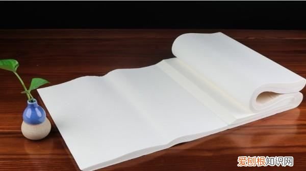 书法作品纸是什么样的,书法写作品裱起来的纸叫什么纸
