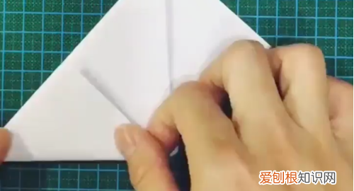 怎么做可爱小书虫读书卡，简单又可爱的书签怎么做用纸折