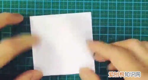 怎么做可爱小书虫读书卡，简单又可爱的书签怎么做用纸折