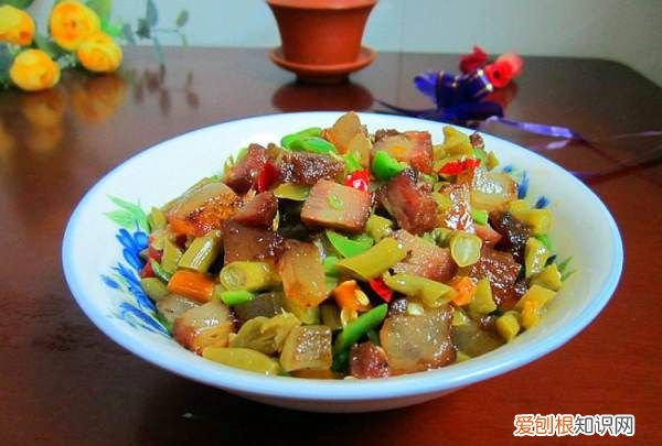 怎么做腊肉炒腌菜，酸萝卜炒腊肉的做法