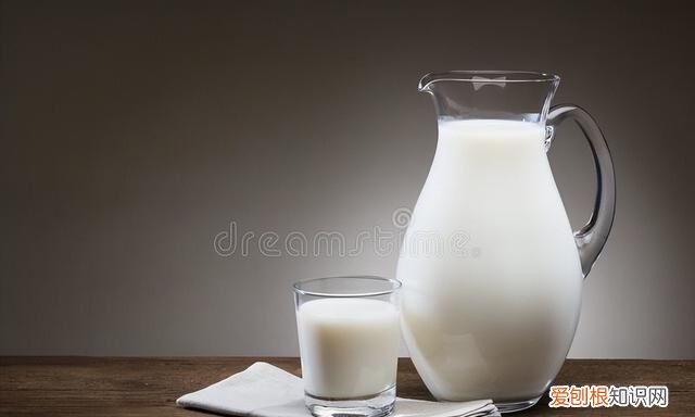 牛奶该如何加热很多人都做错了,牛奶如何加热才能不失营养