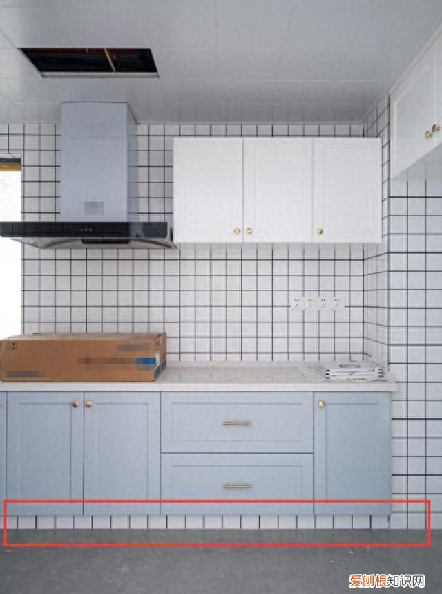 橱柜踢脚板用什么颜色砖,橱柜踢脚板可以用瓷砖的吗