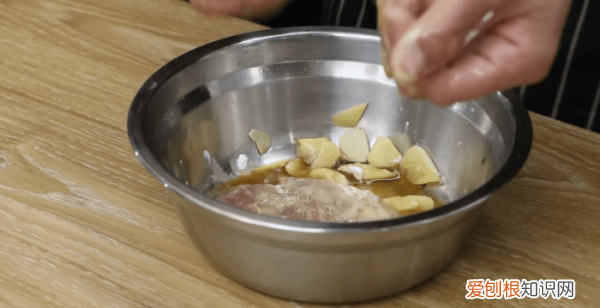 电饼铛煎猪排的做法窍门，电饼铛香煎猪排的做法步骤