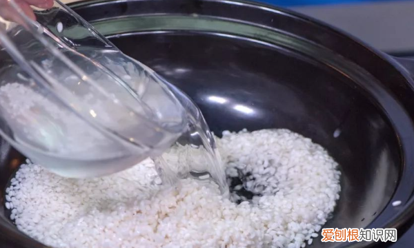 新砂锅如何开锅，砂锅第一次使用怎样开锅最简单