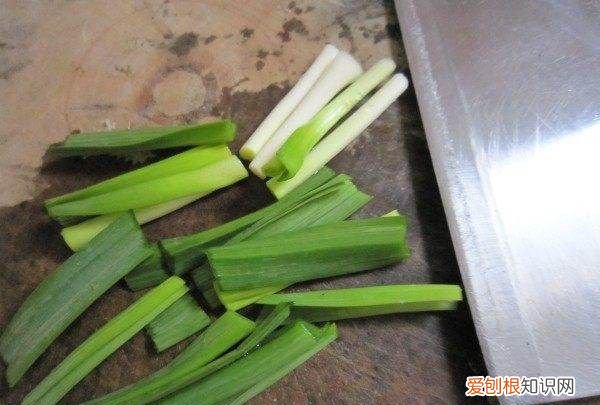 教你如何做出胡萝卜炒鱿鱼丝