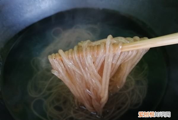 酸辣粉做法，酸辣粉应该怎么做才好吃