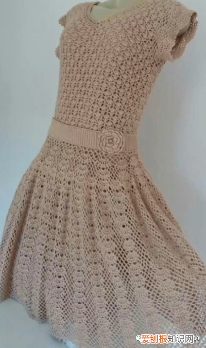 针织连衣裙怎么搭配最好看