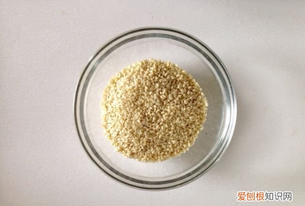 芝麻糖怎么做,麦芽糖黑芝麻核桃糕的做法