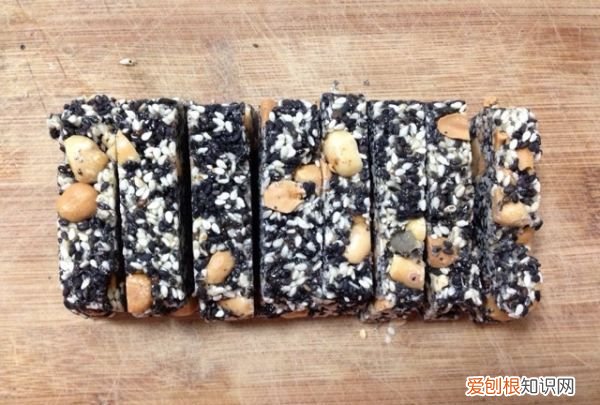 芝麻糖怎么做,麦芽糖黑芝麻核桃糕的做法