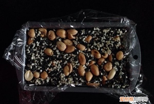 芝麻糖怎么做,麦芽糖黑芝麻核桃糕的做法