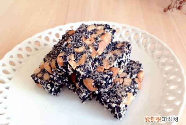 芝麻糖怎么做,麦芽糖黑芝麻核桃糕的做法